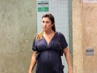Jaque Khury exibe barrigão de gravidez em aeroporto de São Paulo