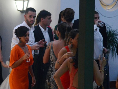 Renato Augusto se casa no Rio com presença de jogadores do Corinthians