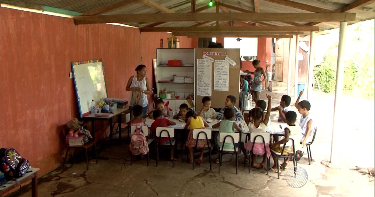 G1 Com Escola Em Condições Precárias Alunos Assistem Aulas Em Bar Na Ba Notícias Em Bahia 5821