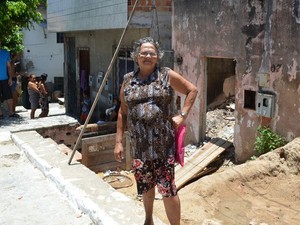 Aposentada mora no bairro Há 40 anos (Foto: Tássio Andrade/G1)