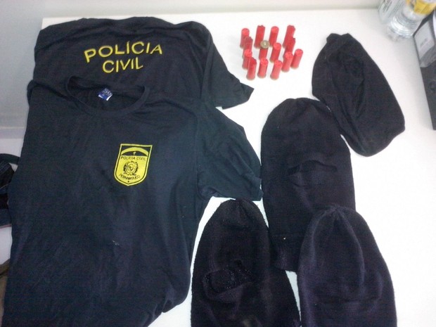 Material encontrado dentro de carro (Foto: Divulgação/ Polícia Civil)