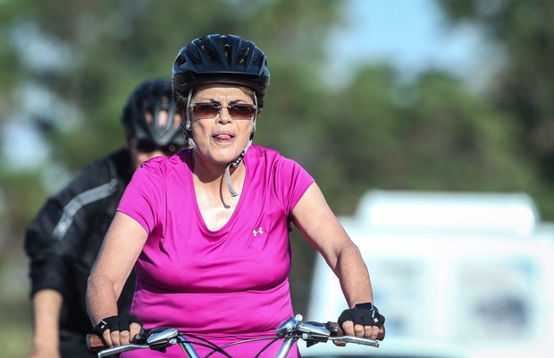 Dilma pedala regularmente durante as manhãs; bicicleta (Foto: Andre Coelho/ Agencia O Globo)
