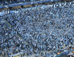 Gremistas lotam setor da Geral na Arena (Foto: Diego Guichard/GLOBOESPORTE.COM)