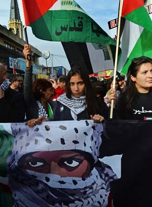 Em Santiago, manifestantes protestam contra operação militar israelense na Faixa de Gaza (Foto: AFP PHOTO / MARTIN BERNETTI)