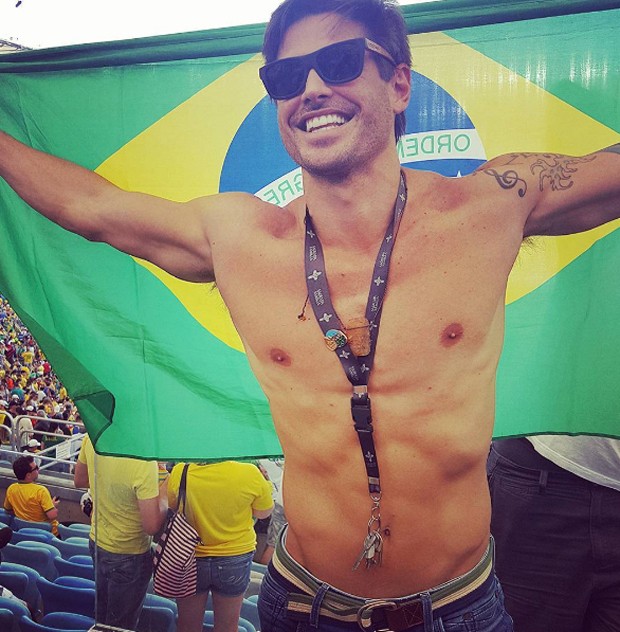 Dado Dolabella durante o jogo do Brasil contra Honduras (Foto: Reprodução)