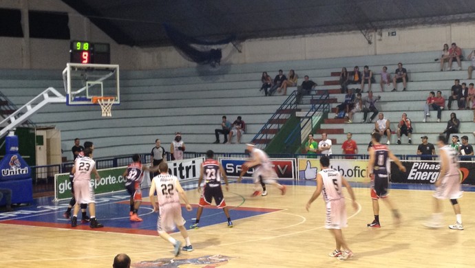 Uberlândia Limeira Basquete NBB (Foto: Gullit Castro)