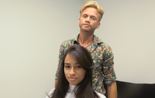 A modelo Larissa Victoria e o cabeleireiro André Madeira (Foto: Jessica Monstans / EGO)