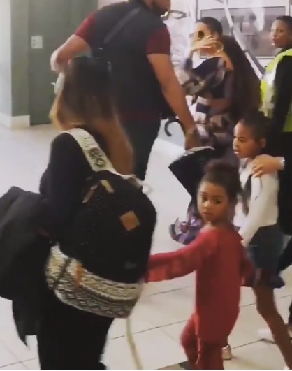 Beyoncé e Jay Z desembarcam na África com os filhos (Foto: Instagram) Beyoncé e Jay Z desembarcam na África com os filhos (Foto: Instagram)