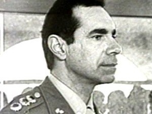 Em imagem de arquivo, coronel Ustra durante período no qual era responsável pelo Doi-Codi (Foto: Reprodução/TV Globo)