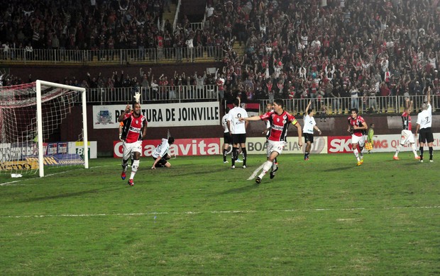 Gol de Leandro Carvalho, pelo Joinville (Foto: Divulgação / JEC)