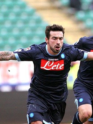 Ezequiel Lavezzi comemora gol do Napoli (Foto: AP)