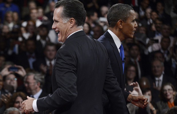 Mitt Romney e Barack Obama durante debate na Flórida (Foto: Agência EFE)