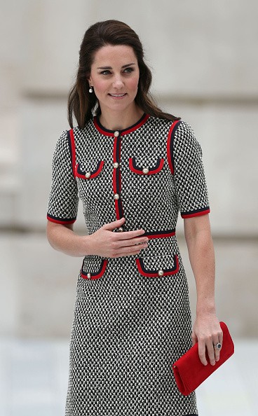 Kate Middleton elege look Gucci (pela primeira vez!) para visita ao V&A em Londres (Foto: Getty Images)