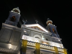 Após a celebração, as luzes da Basílica foram acesas e os arcos do Círio inaugurados. Círio (Foto: Gabriela Azevedo/ G1) Após a celebração, as luzes da Basílica foram acesas e os arcos do Círio inaugurados. Círio (Foto: Gabriela Azevedo/ G1)