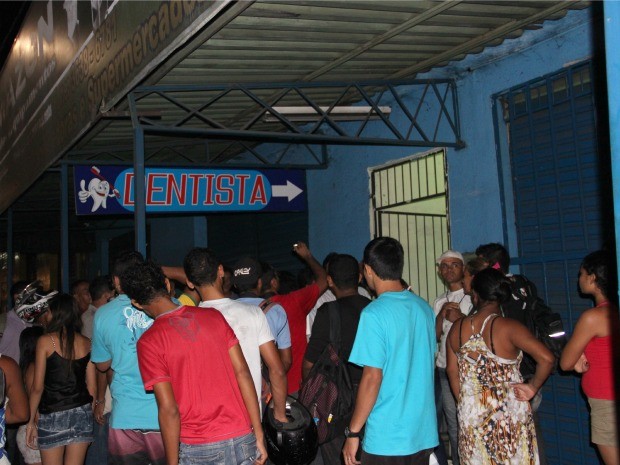 Dentista foi morto no consultório onde trabalhava, na Zona Leste de Manaus (Foto: Marcos Dantas/G1 AM)