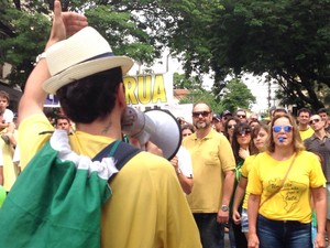 Manifestação Divinópolis (Foto: Ricardo Welbert/G1)
