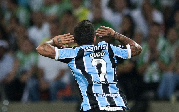 Dudu comemora, Nacional-COL x Grêmio (Foto: AFP)