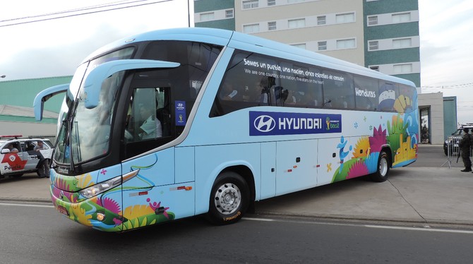 [OFF] Ônibus oficiais da Copa do Mundo não podem engatar marcha à ré