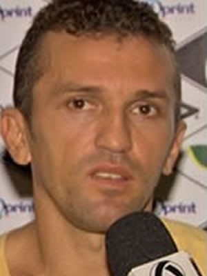 Lateral Rogerinho deixa Mixto após derrota contra Sampaio (Foto: Reprodução/TVCA)