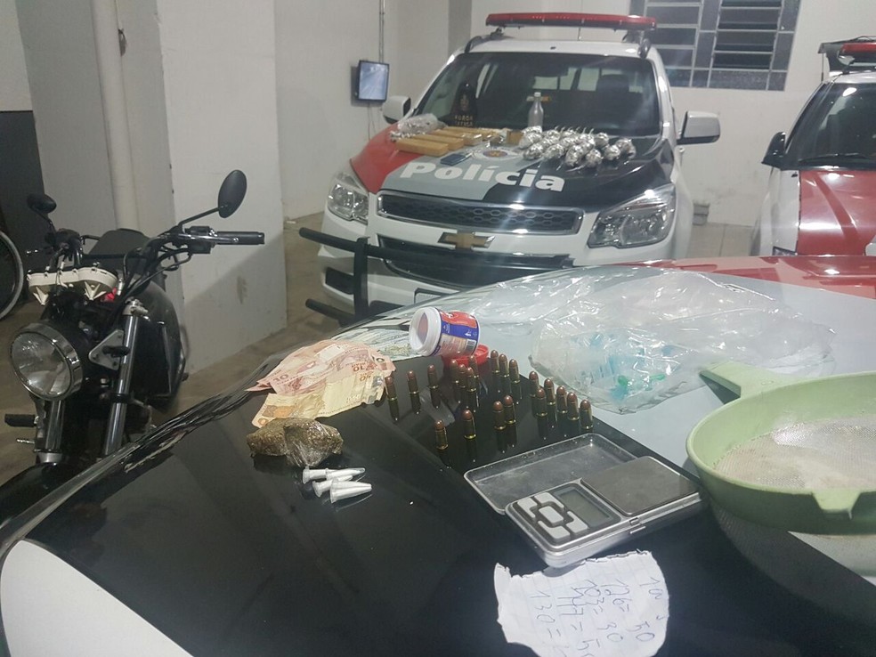 Casal foi apreendido e está a disposição da Justiça (Foto: Polícia Militar/Divulgação)