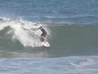 Vladimir Brichta surfa na Prainha, no Rio