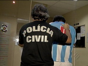 Sete pessoas foram presas em flagrante, neste domingo (16), por tentativa de fraude ao concurso da Polícia Civil do Pará (Foto: Reprodução/TV Liberal) Sete pessoas foram presas em flagrante, neste domingo (16), por tentativa de fraude ao concurso da Polícia Civil do Pará (Foto: Reprodução/TV Liberal)