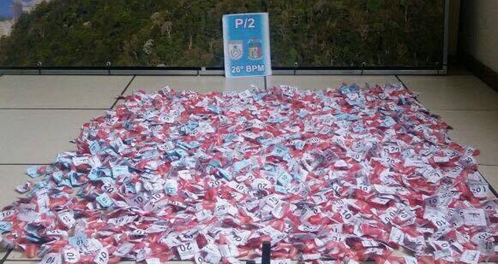 Cocaína foi apreendida com o homem em Petrópolis (Foto: Polícia Civil/Divulgação)