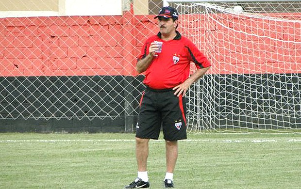 René Simões no treino do Atlético-GO (Foto: Divulgação / Site Oficial)