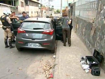 Carro da investigadora foi encontrado perto de favela em BH (Foto: Reprodução/TV Globo)