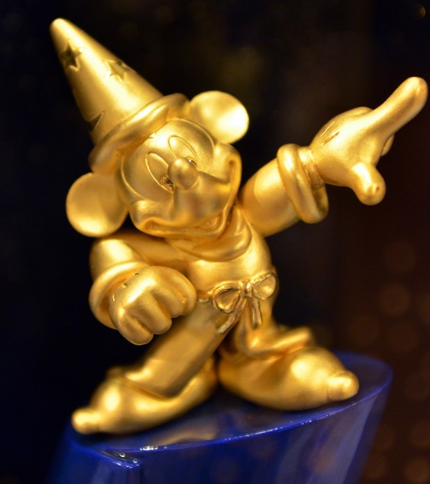 Figura feita em ouro do personagem Mickey custa mais de R$ 19 mil (Foto: Yoshikazu Tsuno/AFP)