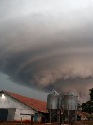 Tempestade supercélula gera ciclone no Paraná (Foto: Deise de Alencar Fonseca/Arquivo Pessoal)