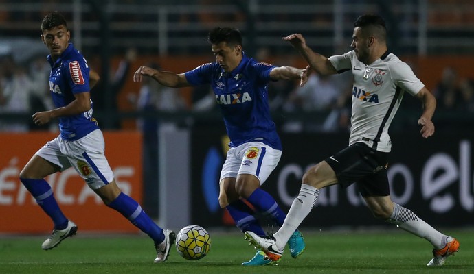 Arrascaeta, Robinho, Bruno Henrique, Corinthians x Cruzeiro (Foto: Marcello Zambrana/Light Press) Arrascaeta, Robinho, Bruno Henrique, Corinthians x Cruzeiro (Foto: Marcello Zambrana/Light Press)