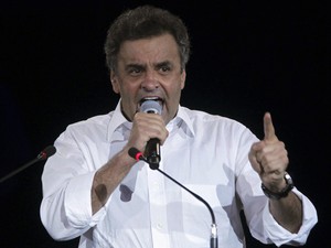 O senador Aécio Neves durante convenção do PSDB em maio (Foto: Uéslei Marcelino / Reuters)