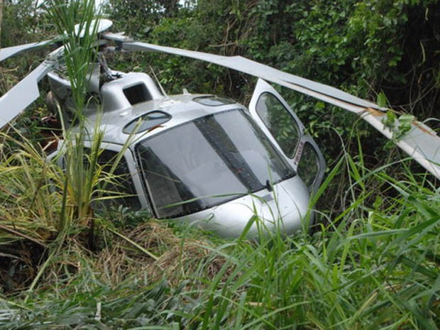 Helicóptero cai em Porto Seguro (BA), diz Corpo de Bombeiros (Foto: Joel Angelo/O Baianão)