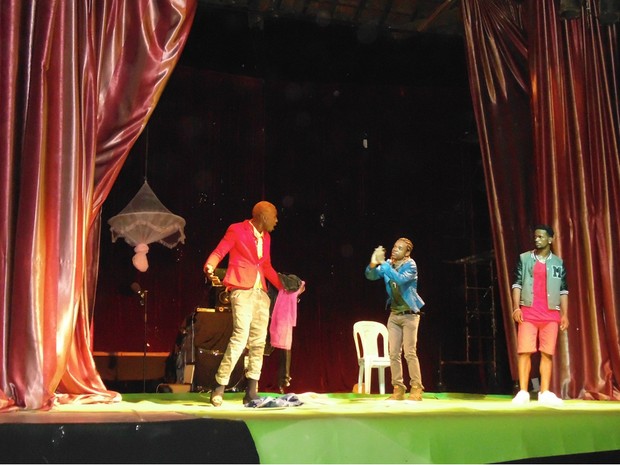 Companhia de teatro Ekukui, de Angola, na África (Foto: Divulgação/ Companhia Ekukui) Companhia de teatro Ekukui, de Angola, na África (Foto: Divulgação/ Companhia Ekukui)