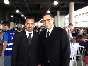 Amer e Tom aproveitaram a cerimônia para oficializar a união (Foto: Daiane Baú/G1)