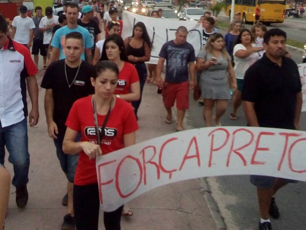 Amigos das vítimas participaram do protesto (Foto: Deivison Gomes/Divulgação)