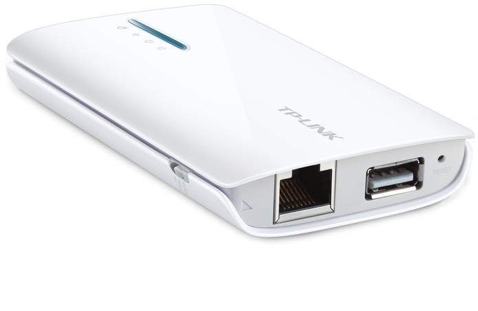 O roteador TL-MR3040, da TP-Link, vem com bateria portátil e cabe em qualquer bolso (Foto: Divulgação/TP-Link)
