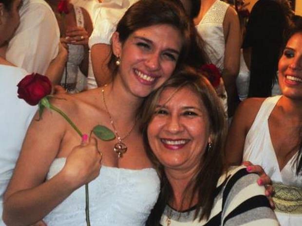 Camila e a mãe, Maria de Nazaré, mantém uma relação próxima, mesmo que morem em cidades diferentes (Foto: Camila Fares/Arquivo Pessoal)