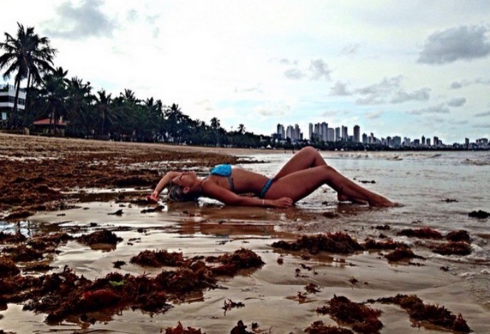 Luana Pinheiro na praia - férias (Foto: Reprodução/Instagram)