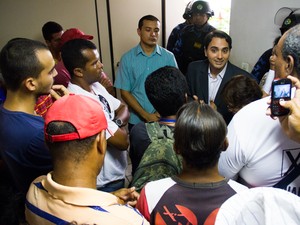 Secretário João Marcelo Lyra explicou situação aos agentes do Simacem (Foto: Jonathan Lins/G1)