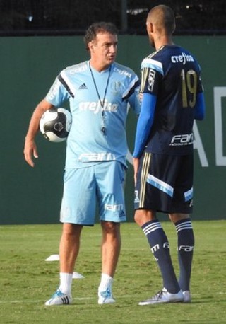 Cuca testa Palmeiras com Rafael Marques e cobra movimentação