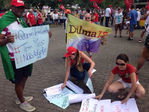 PROTESTO SC- Entre os manifestantes, houve críticas a Eduardo Cunha e apoio à presidente Dilma rousseff (Foto: RBS TV)