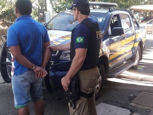 Homem foi registrar um boleltim de ocorrência e foi preso pela PRF (Foto: Polícia Rodoviária Federal/Divulgação)