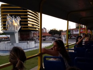 Forró Bus faz passeio por pontos turísticos de Campina Grande (Foto: Artur Lira / G1)