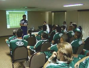 Bastidores do Palmeiras, preleção de Gilson Kleina (Foto: Reprodução/SporTV)