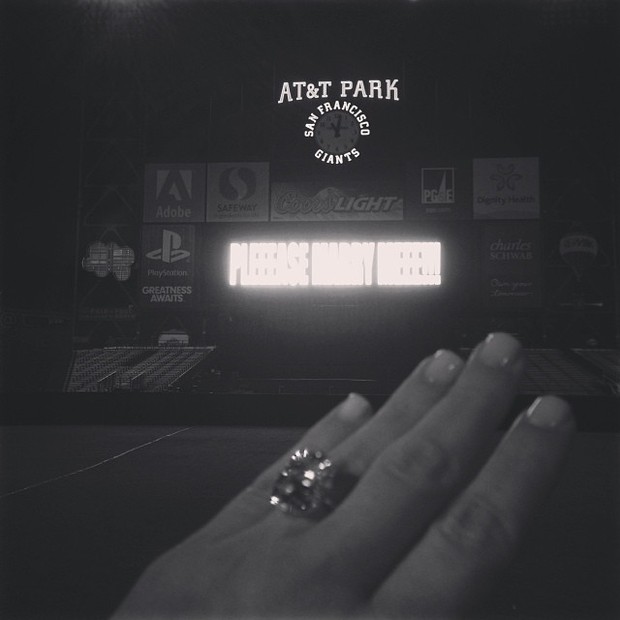 Anel de noivado de Kim Kardashian (Foto: Instagram / Reprodução)
