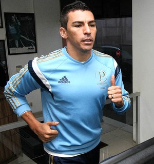 Sem retornar a São Paulo, Palmeiras faz treino em academia de Chapecó