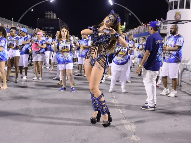 Lívia Andrade no sambódromo do Anhembi, em São Paulo (Foto: Leo Franco/ Ag. News)