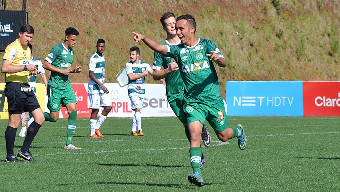Lima, meia da base da Chapecoense (Foto: Julia Galvão) Lima, meia da base da Chapecoense (Foto: Julia Galvão)